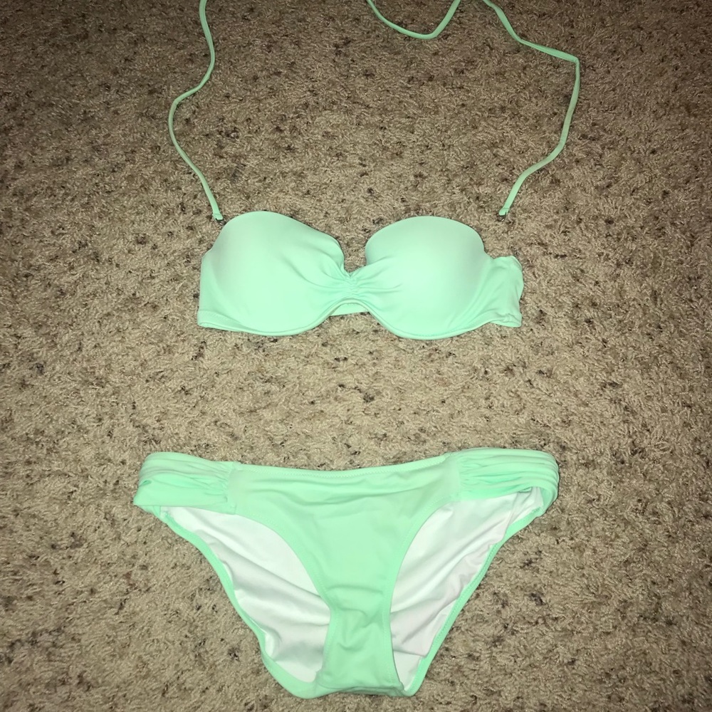 Victoria’s Secret bikini